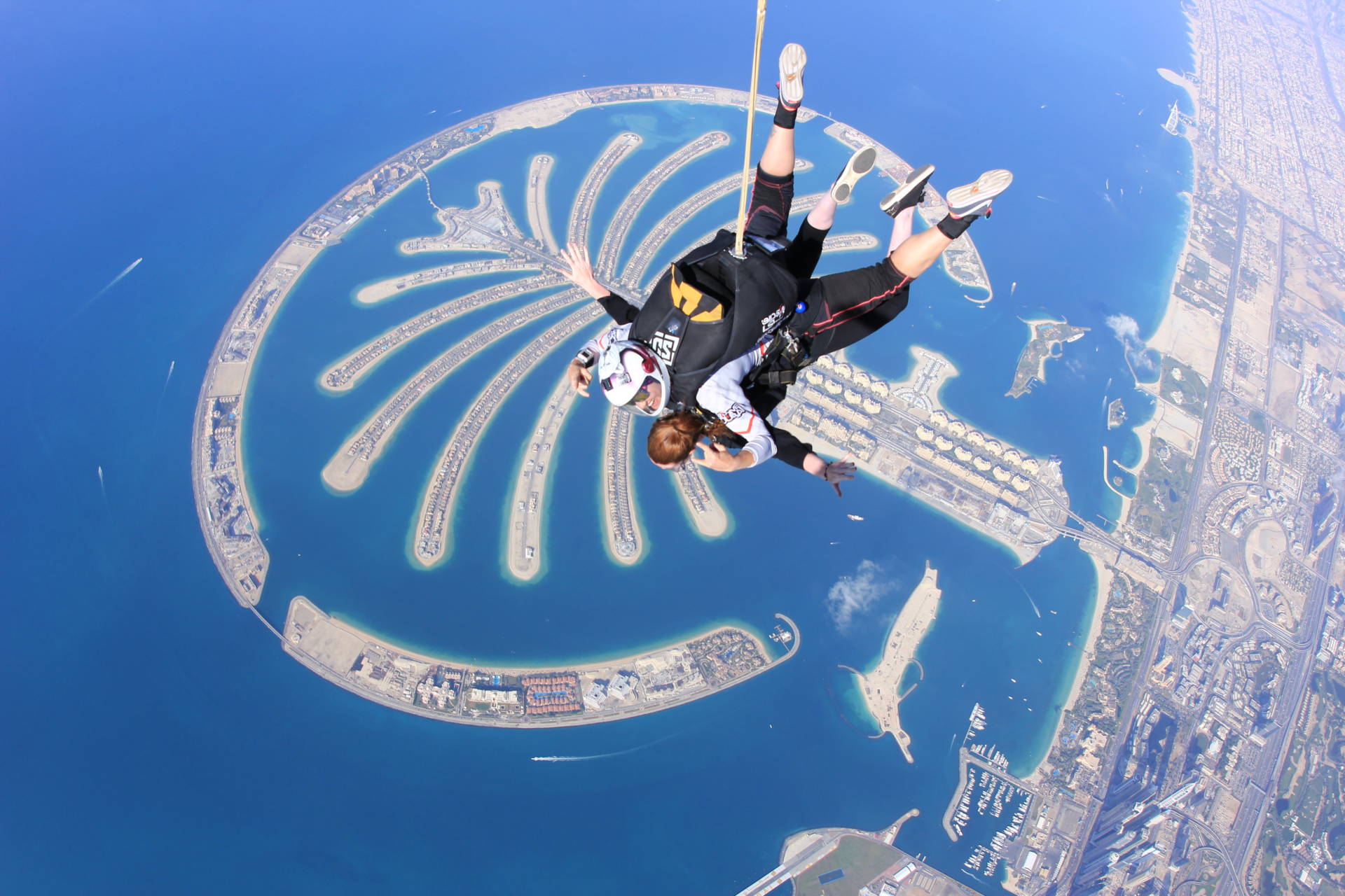 Дубай прыжки. Скайдайв Дубай Skydive Dubai. Прыжок с парашютом в Дубае над пальмой. Skydive Dubai Пальма. Дубай Скай прыжки с парашютом.